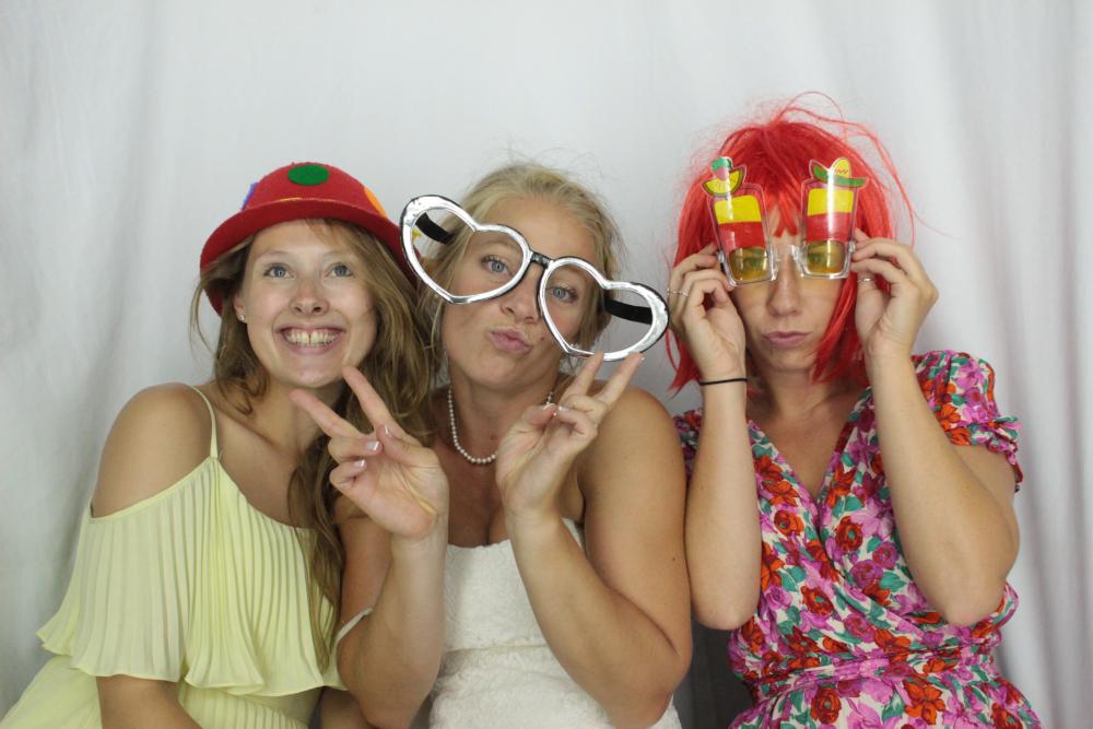 Laura & Oliver | View more photos from the event at gallery.myphotoboothexperience.co.uk/u/MyPhotoBoothExperienceLtd/Laura-Oliver